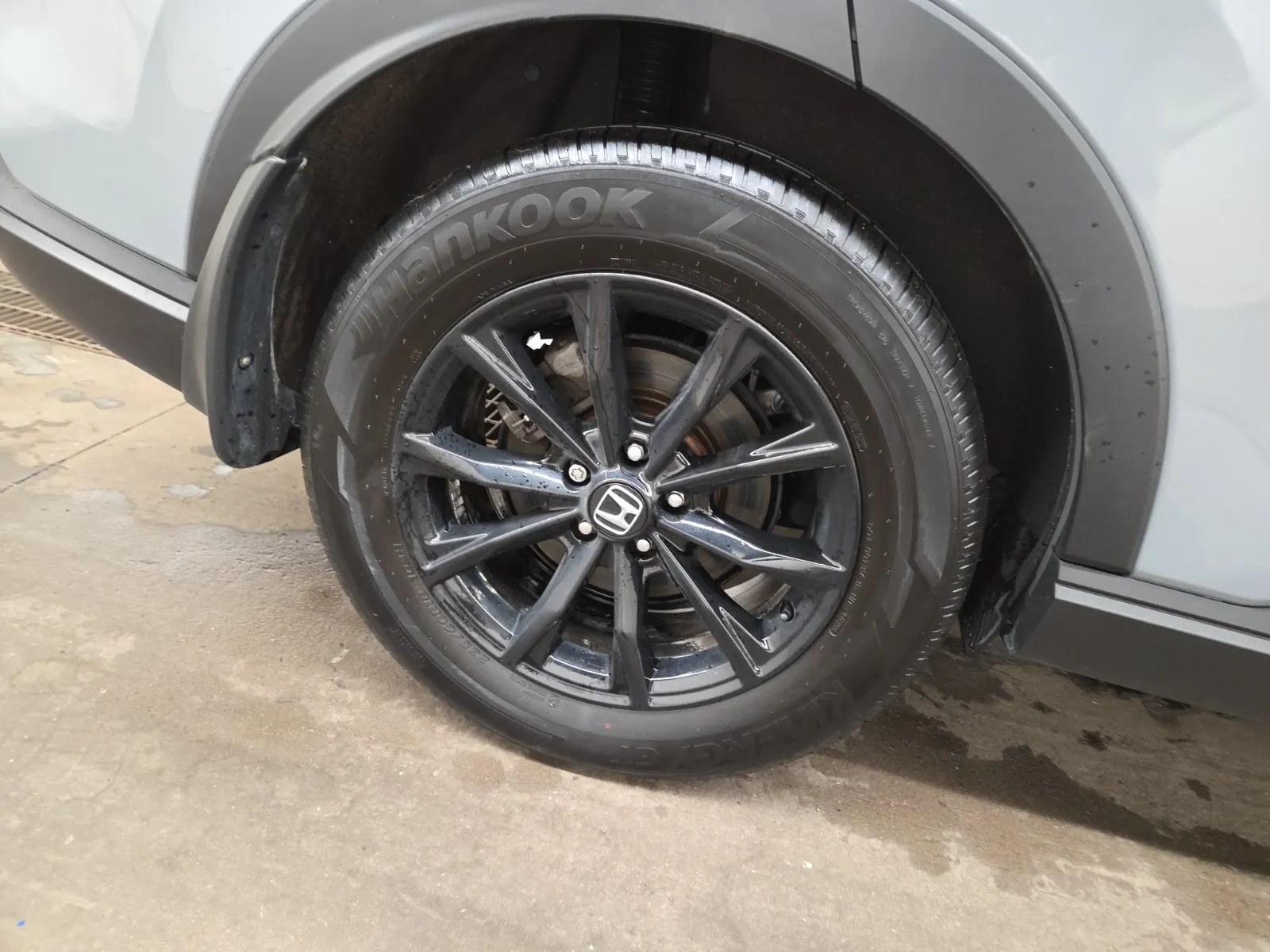 Right Rear Wheel/Tire Photo