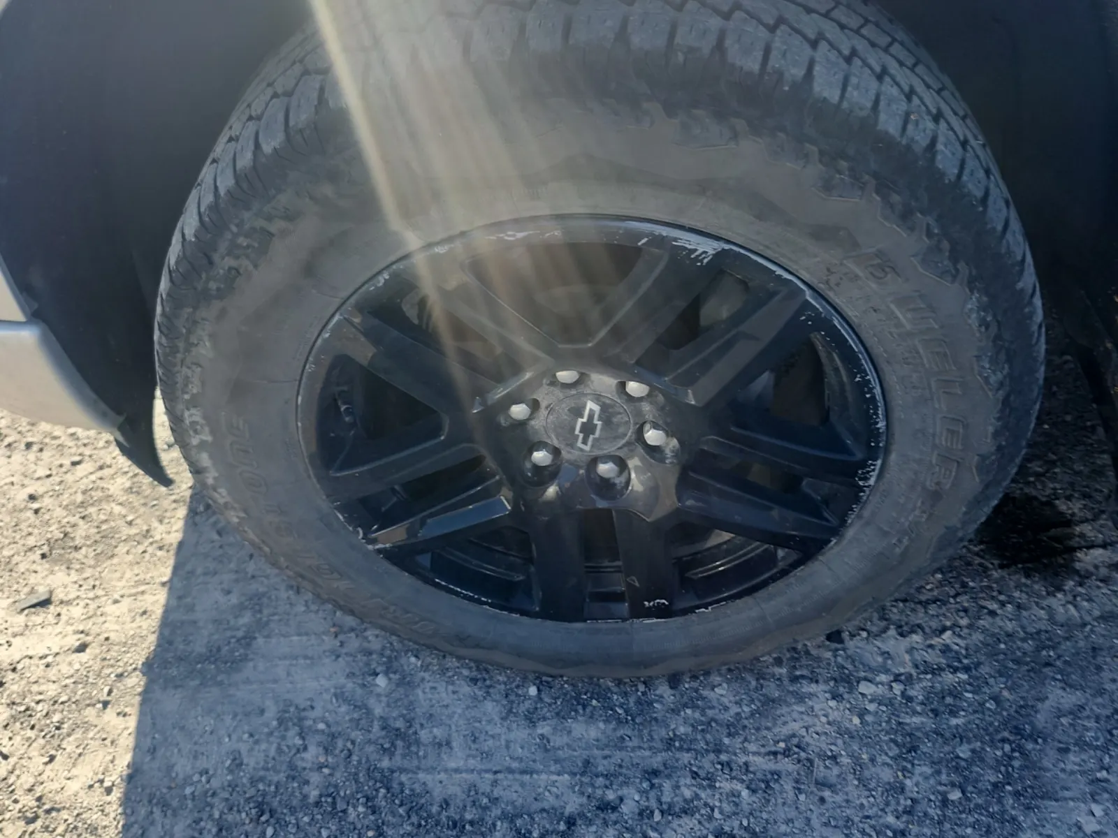 Front driver wheel/tire photo