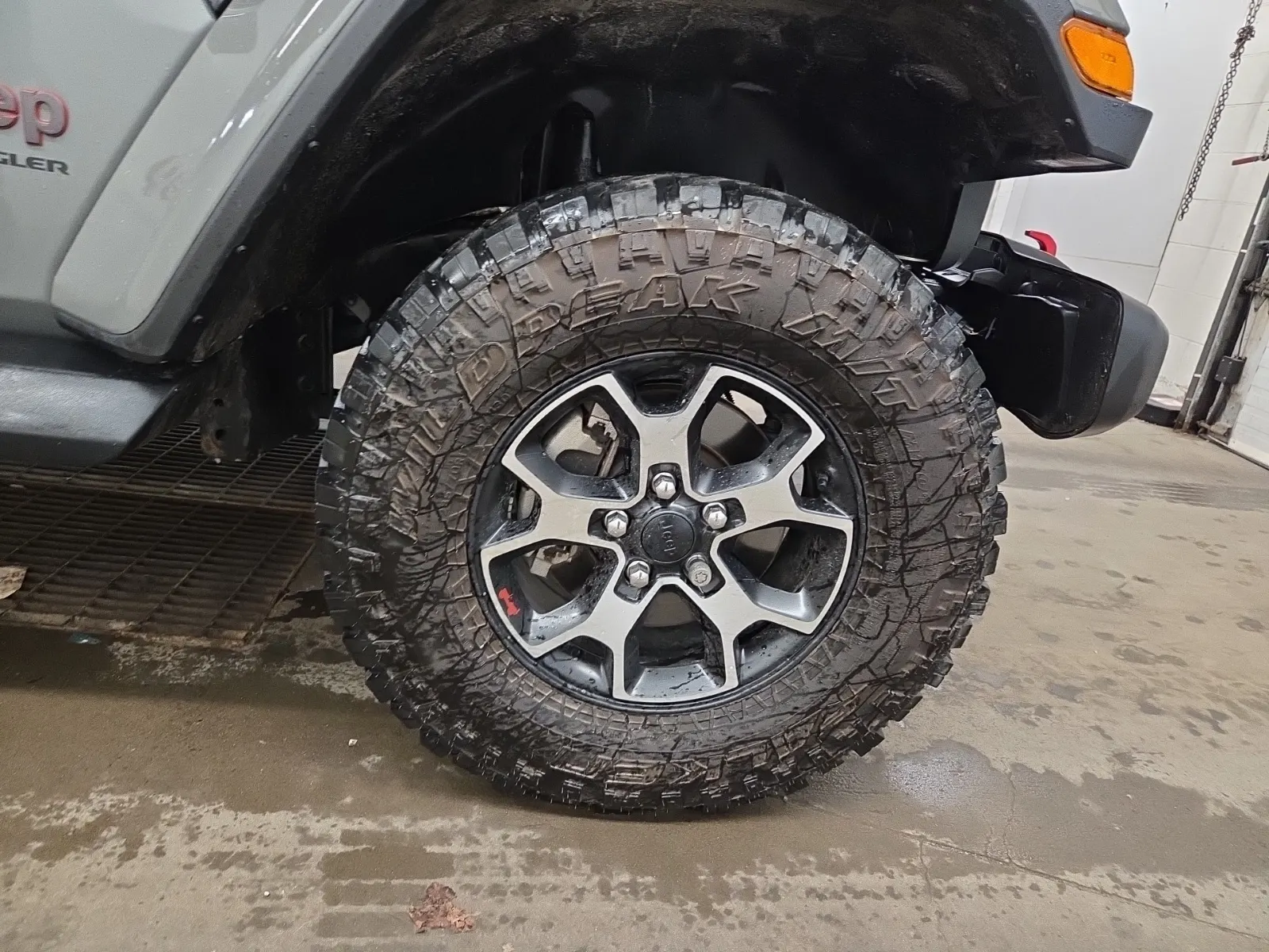 Right Front Wheel/Tire Photo