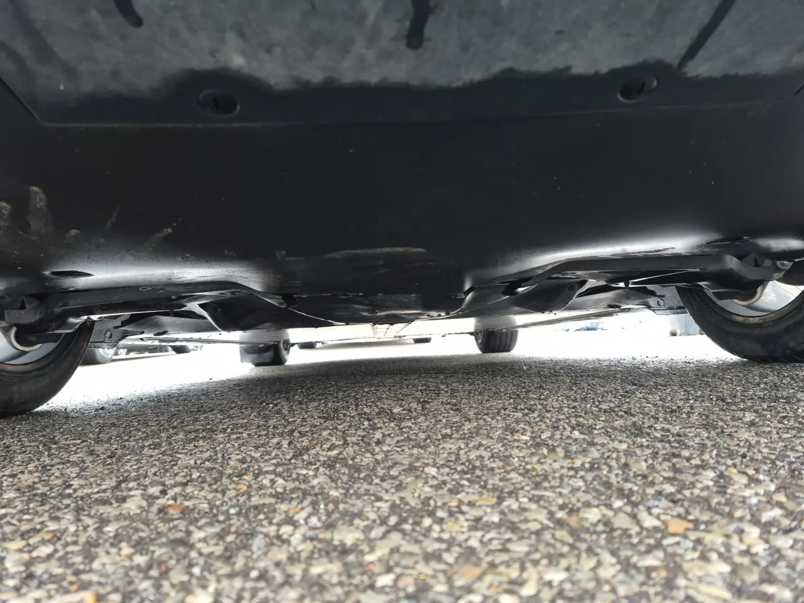 Undercarriage - Rear Photo