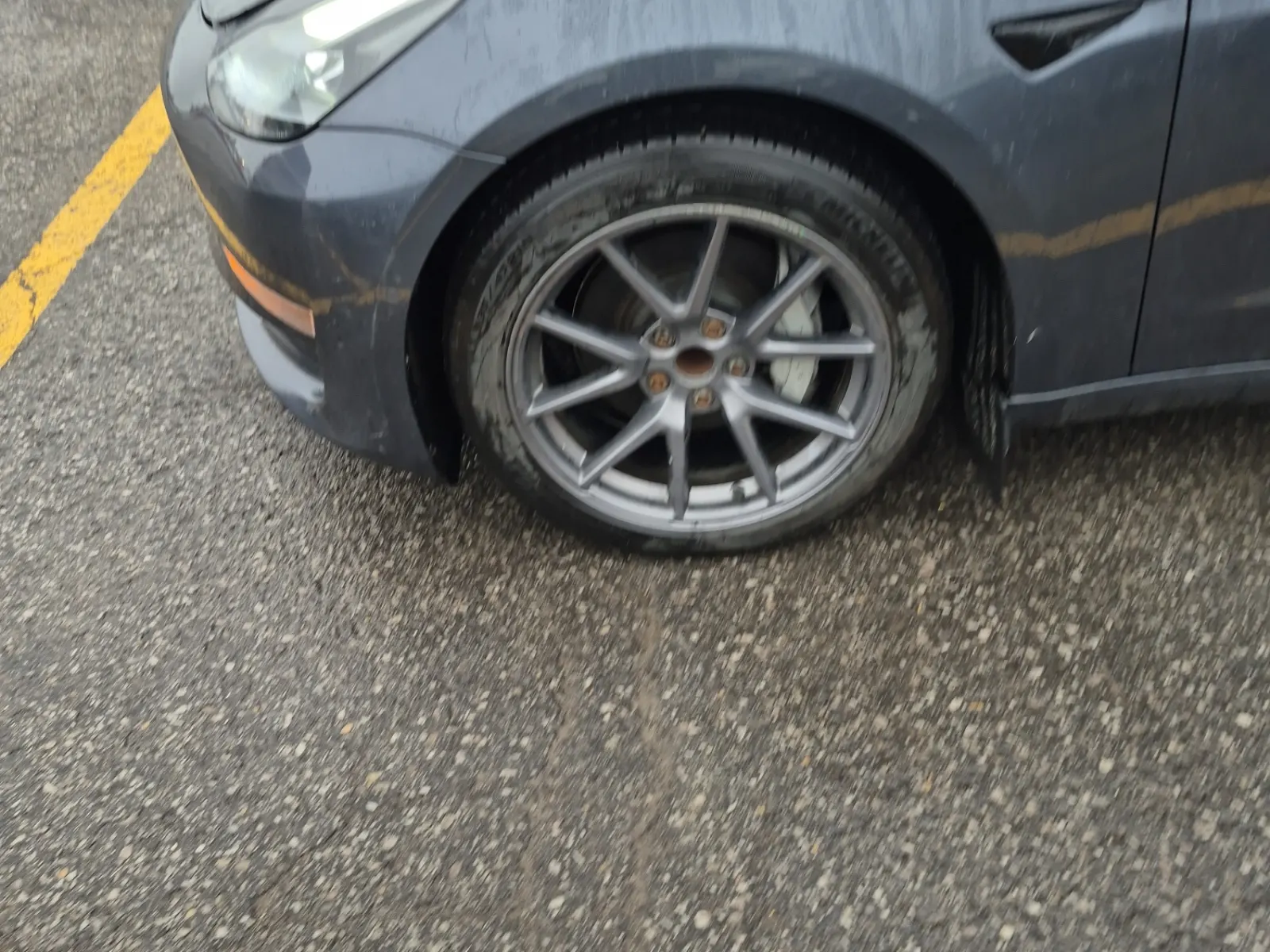 Front driver wheel/tire photo