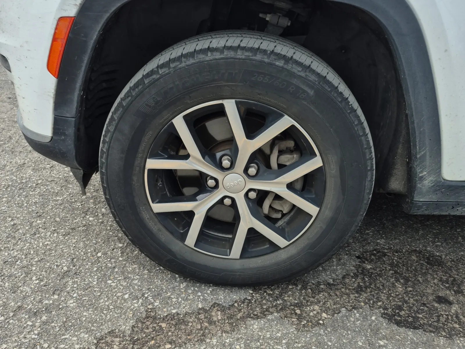 Front driver wheel/tire photo