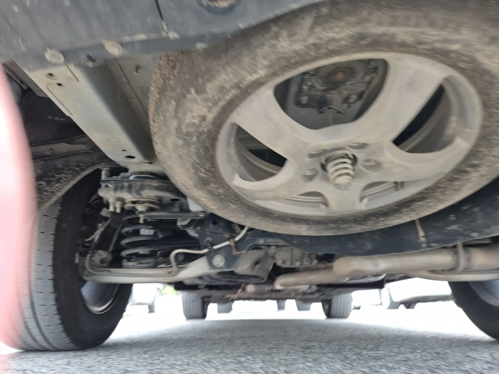 Undercarriage - Rear Photo