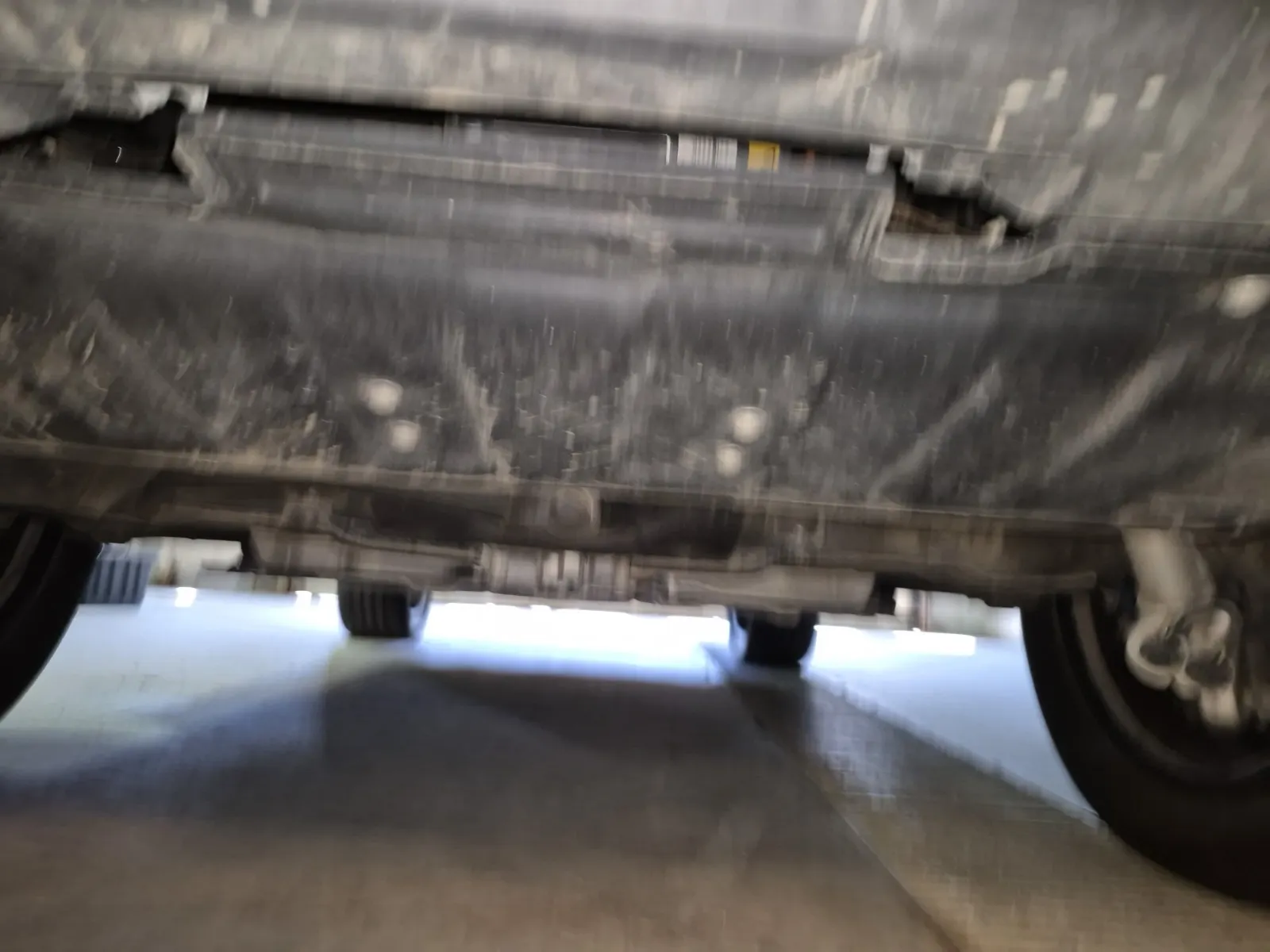 Undercarriage - Rear Photo