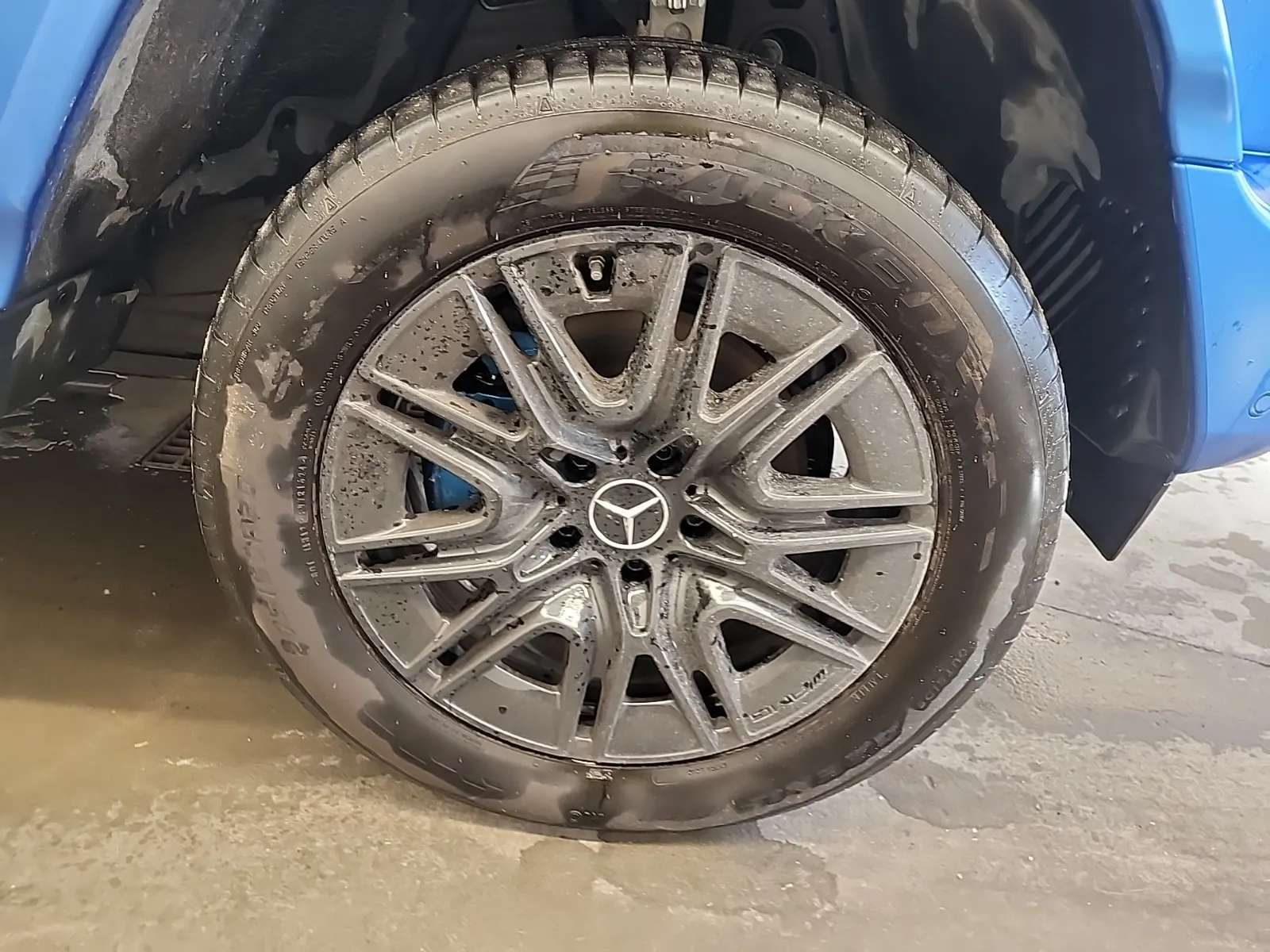 Right Front Wheel/Tire Photo
