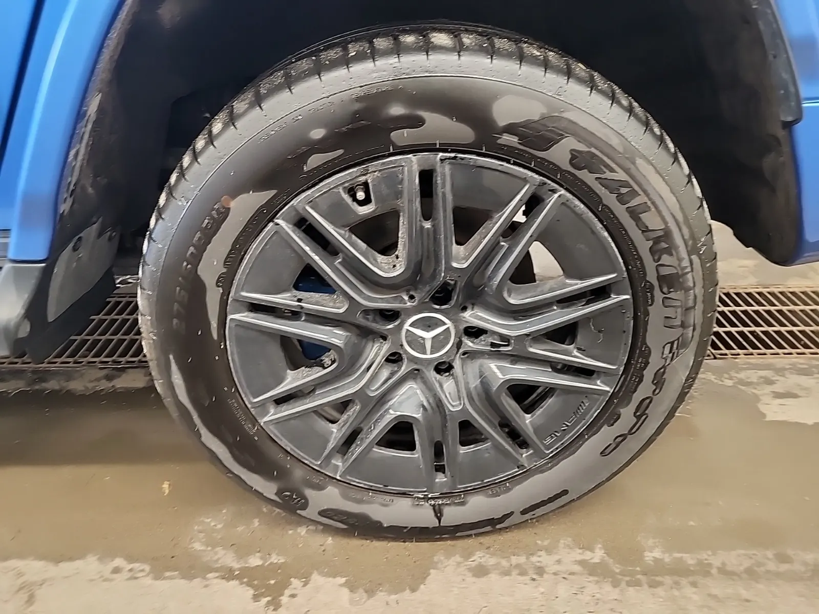 Left Rear Wheel/Tire Photo