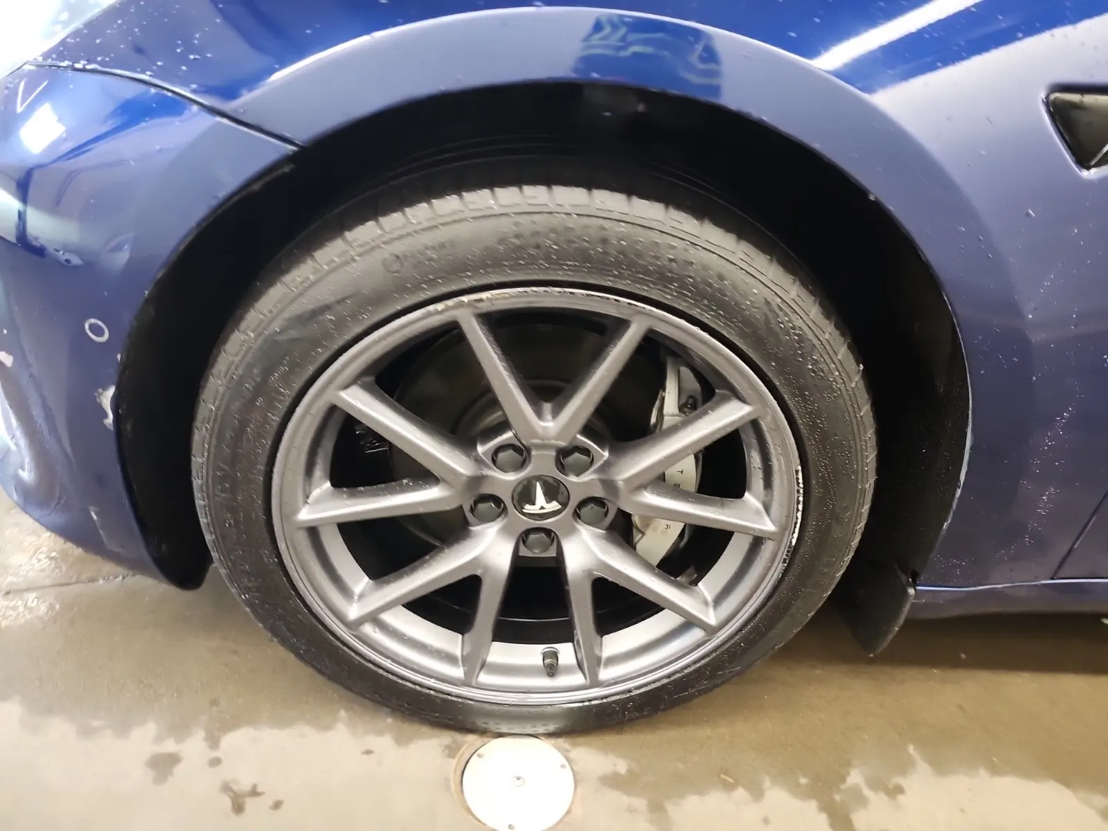 Front driver wheel/tire photo