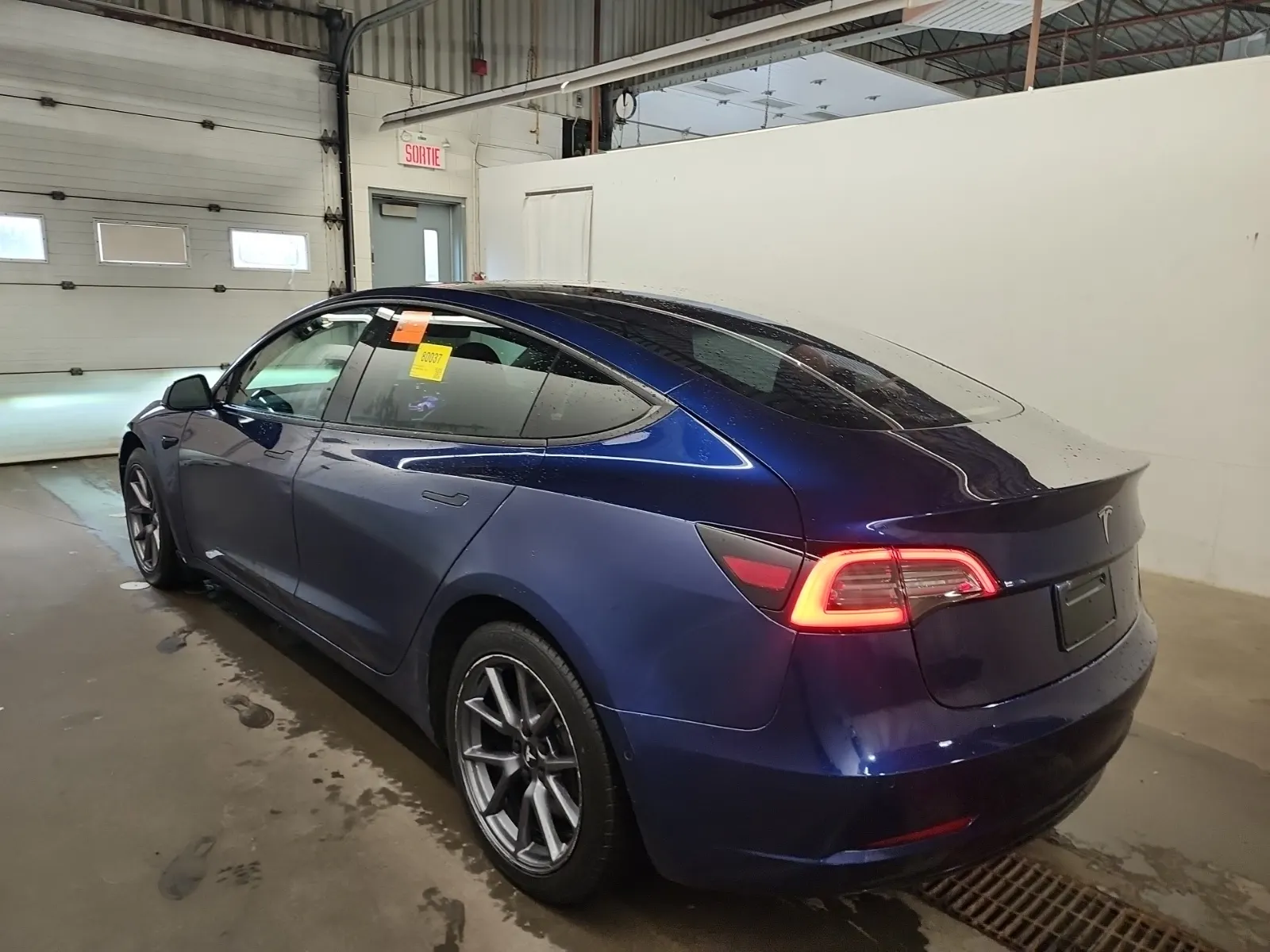 Driver Rear 3/4 Photo