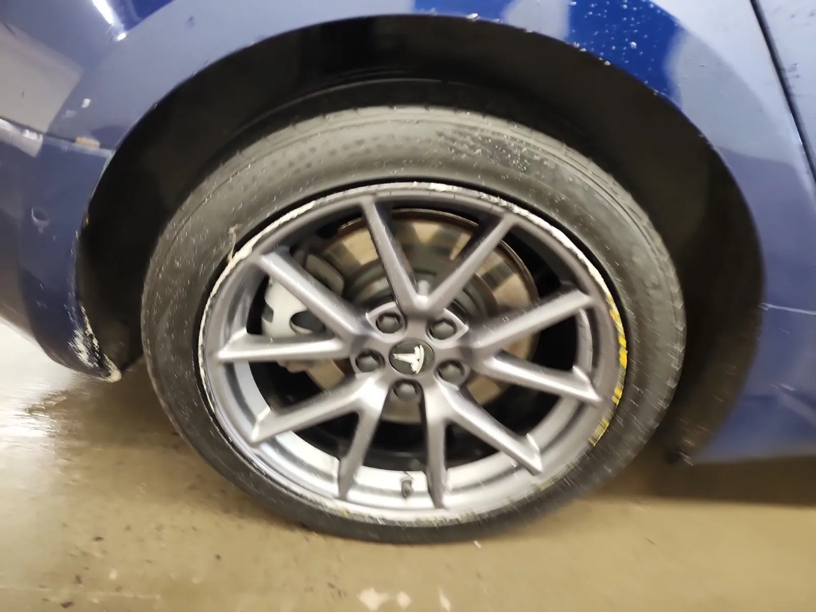 Right Rear Wheel/Tire Photo