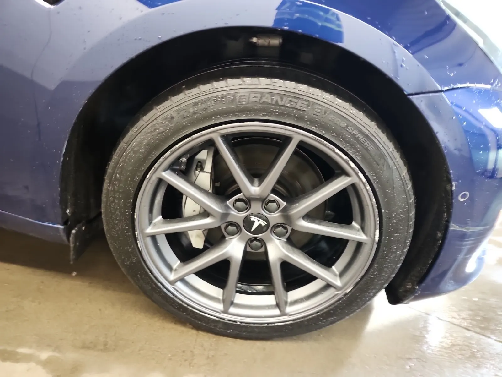 Right Front Wheel/Tire Photo