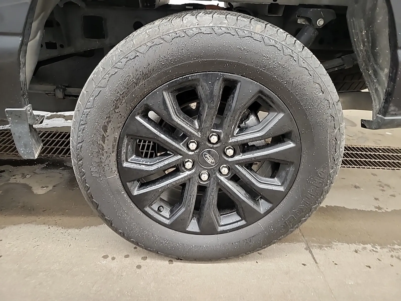 Left Rear Wheel/Tire Photo