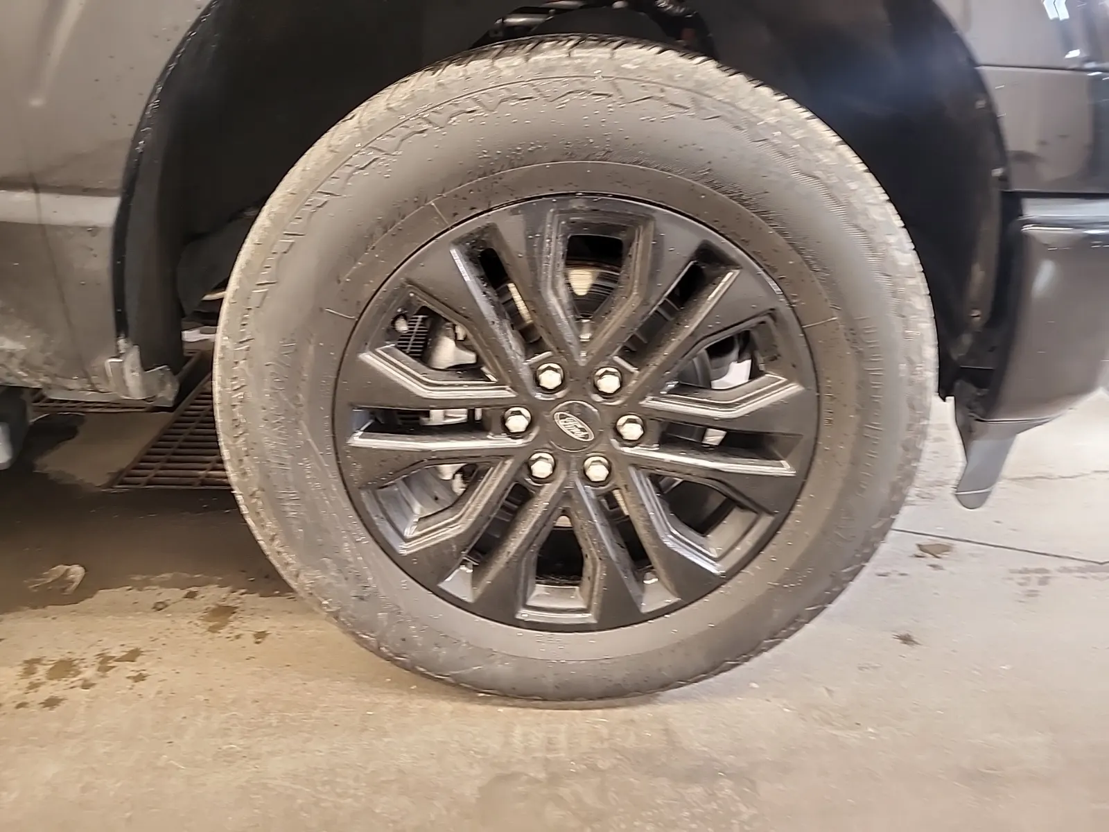 Right Front Wheel/Tire Photo