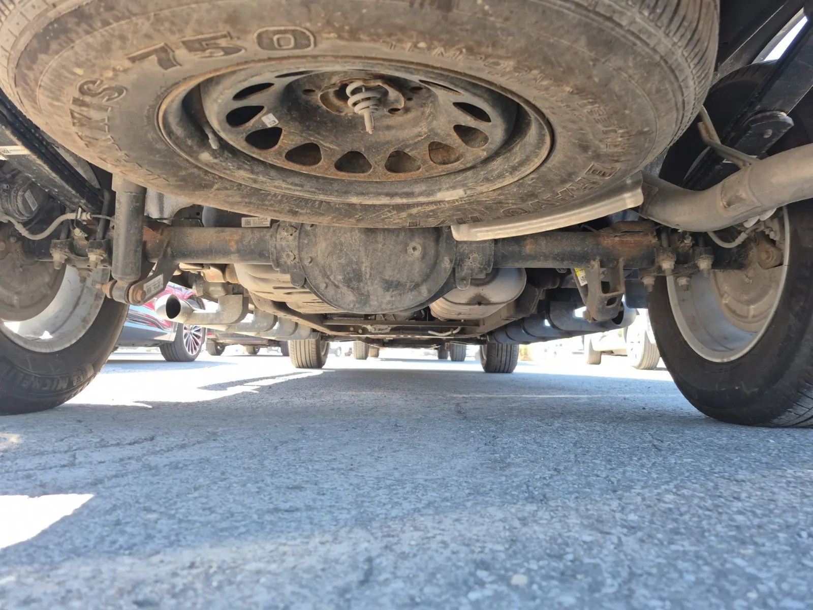 Undercarriage - Rear Photo