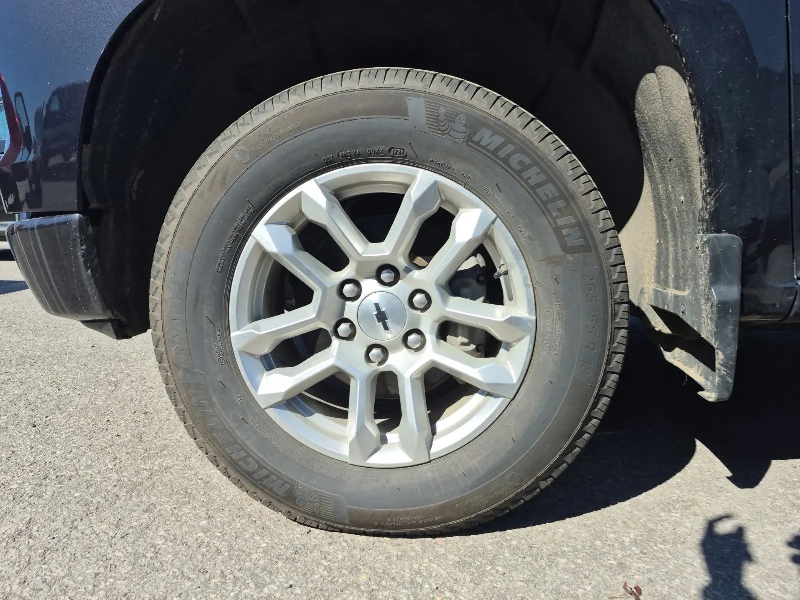 Front driver wheel/tire photo