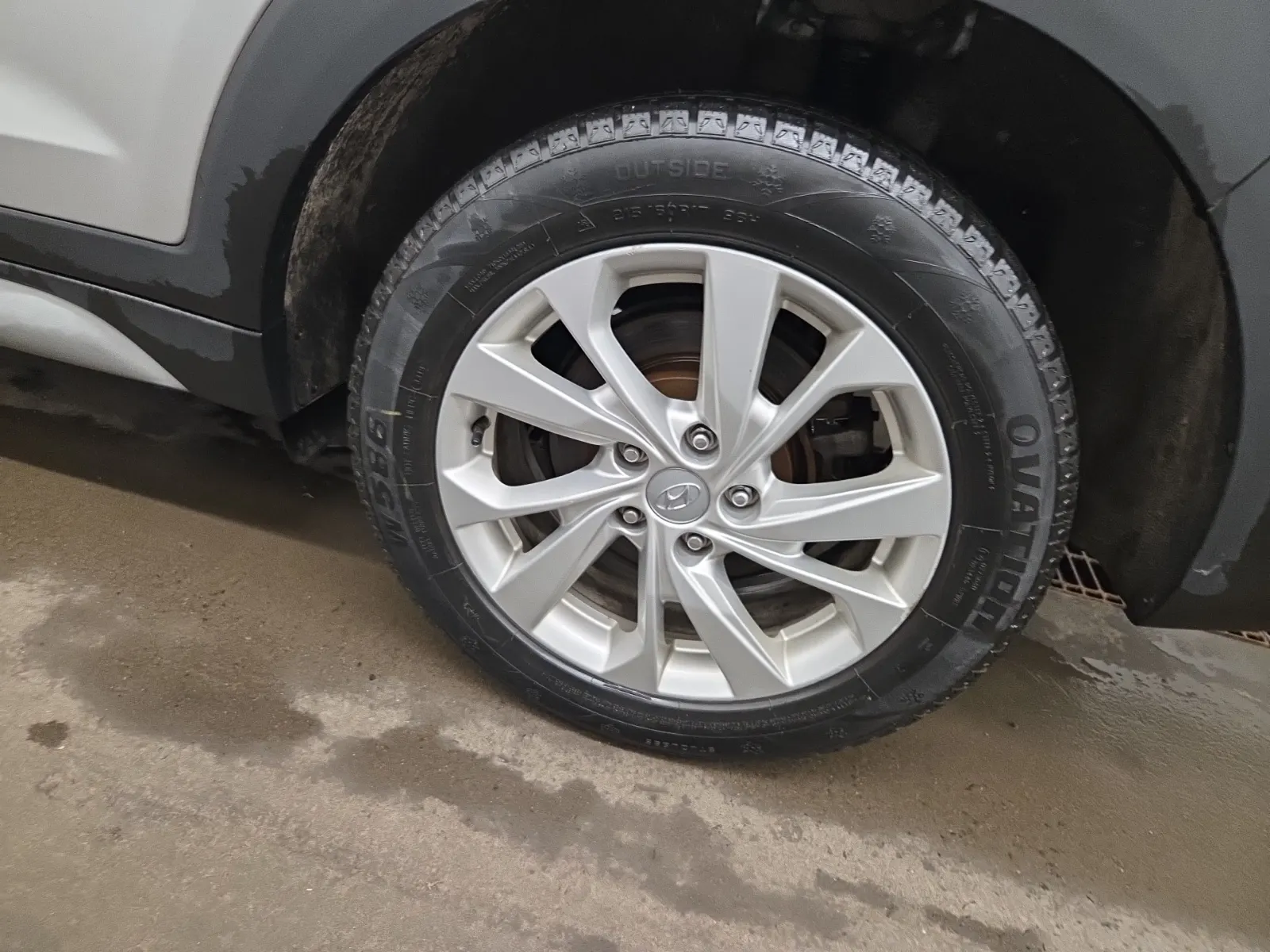Left Rear Wheel/Tire Photo