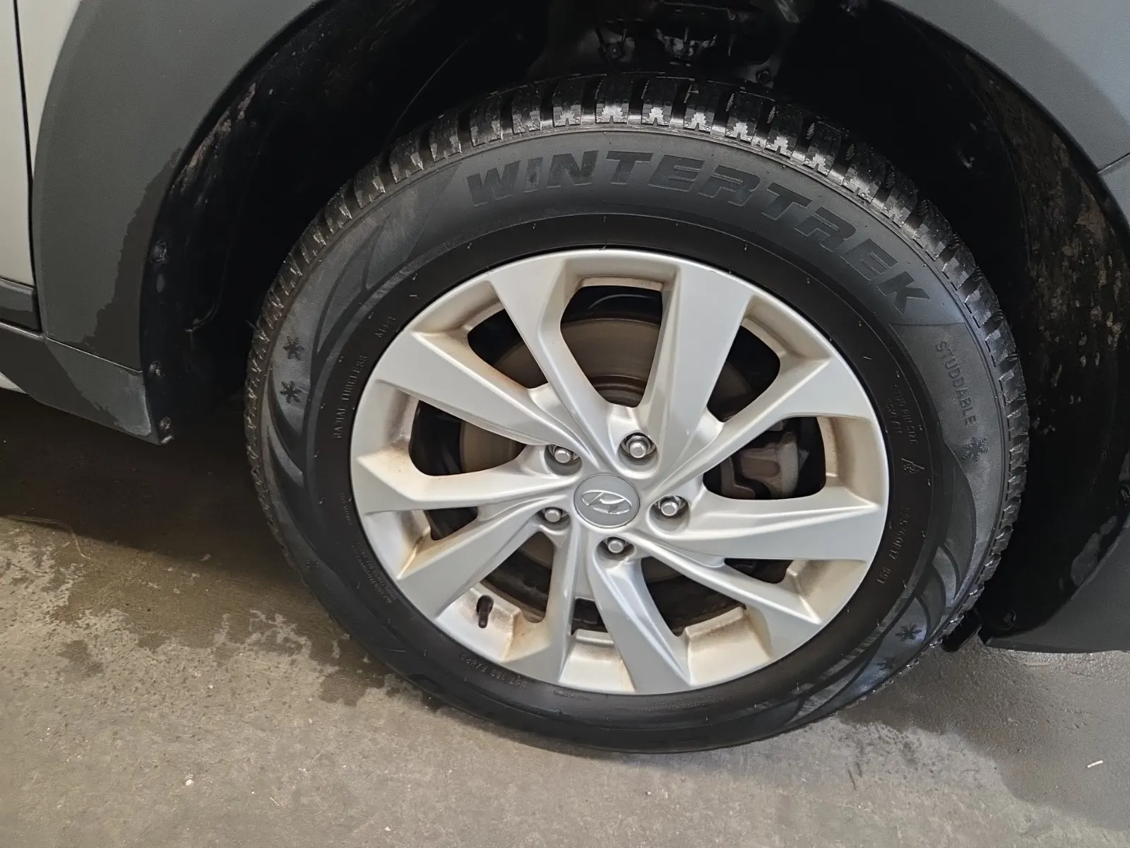 Right Front Wheel/Tire Photo