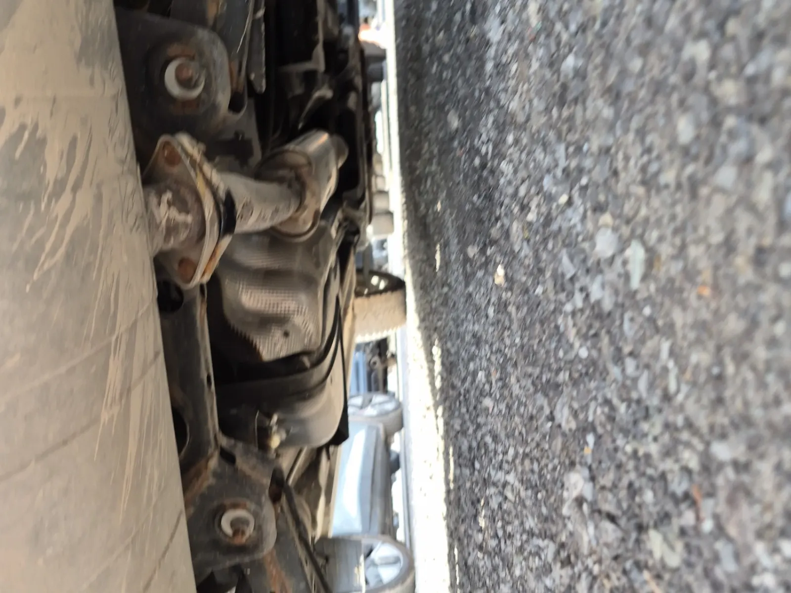 Undercarriage - Rear Photo