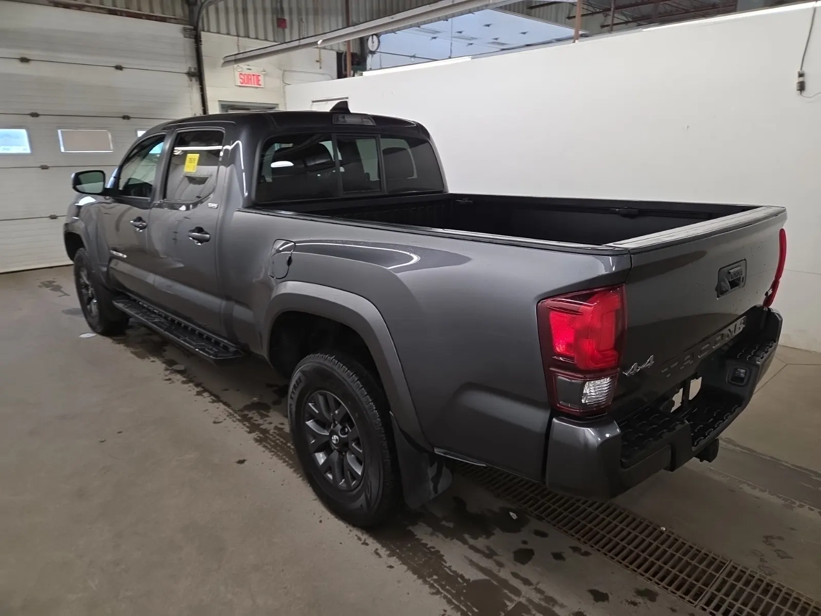 Driver Rear 3/4 Photo