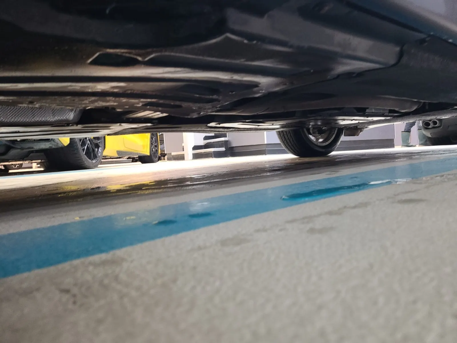 Undercarriage - Passenger Photo