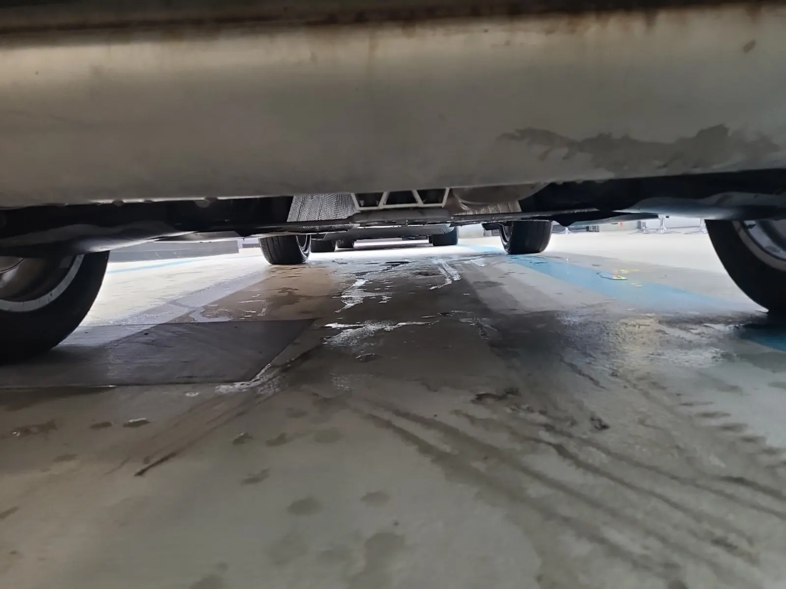 Undercarriage - Rear Photo