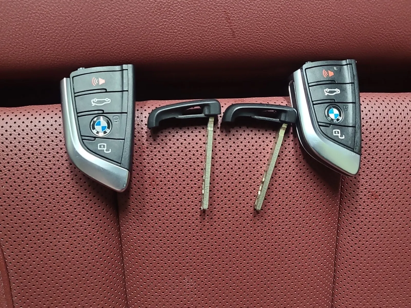 Keys/Fobs/Manual Photo