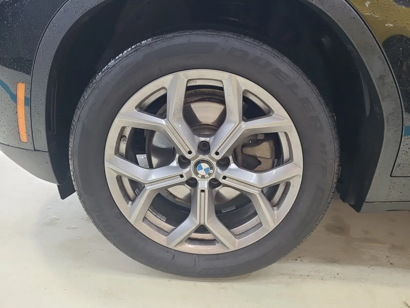 Front driver wheel/tire photo