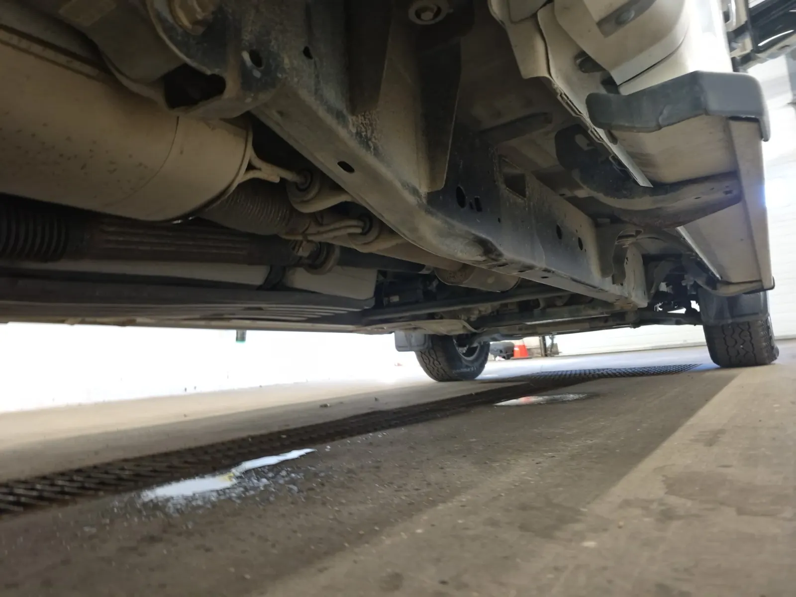 Undercarriage - Passenger Photo