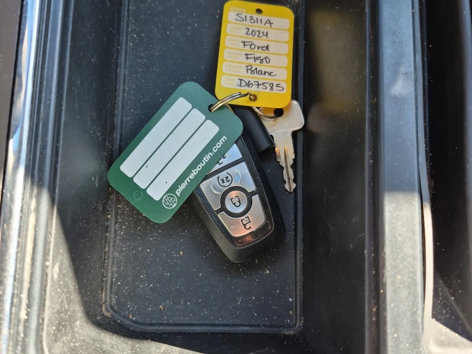 Keys/Fobs/Manual Photo