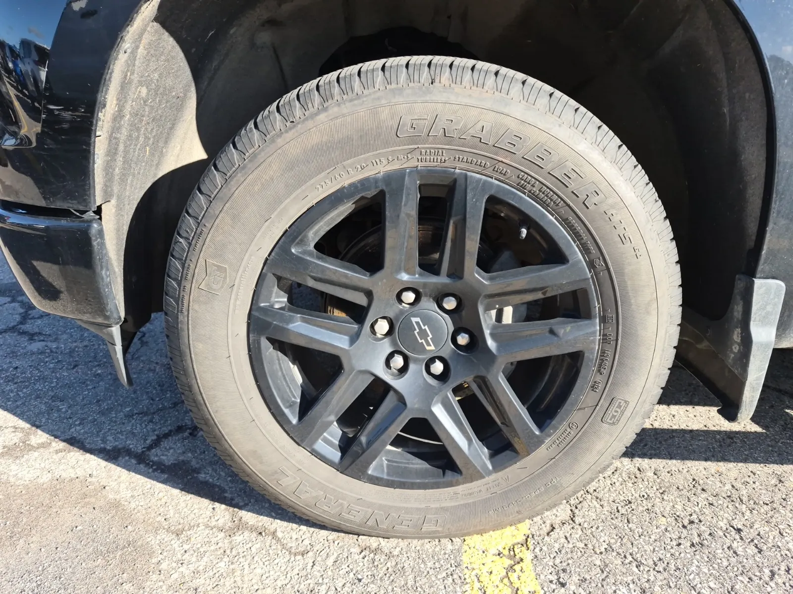 Front driver wheel/tire photo