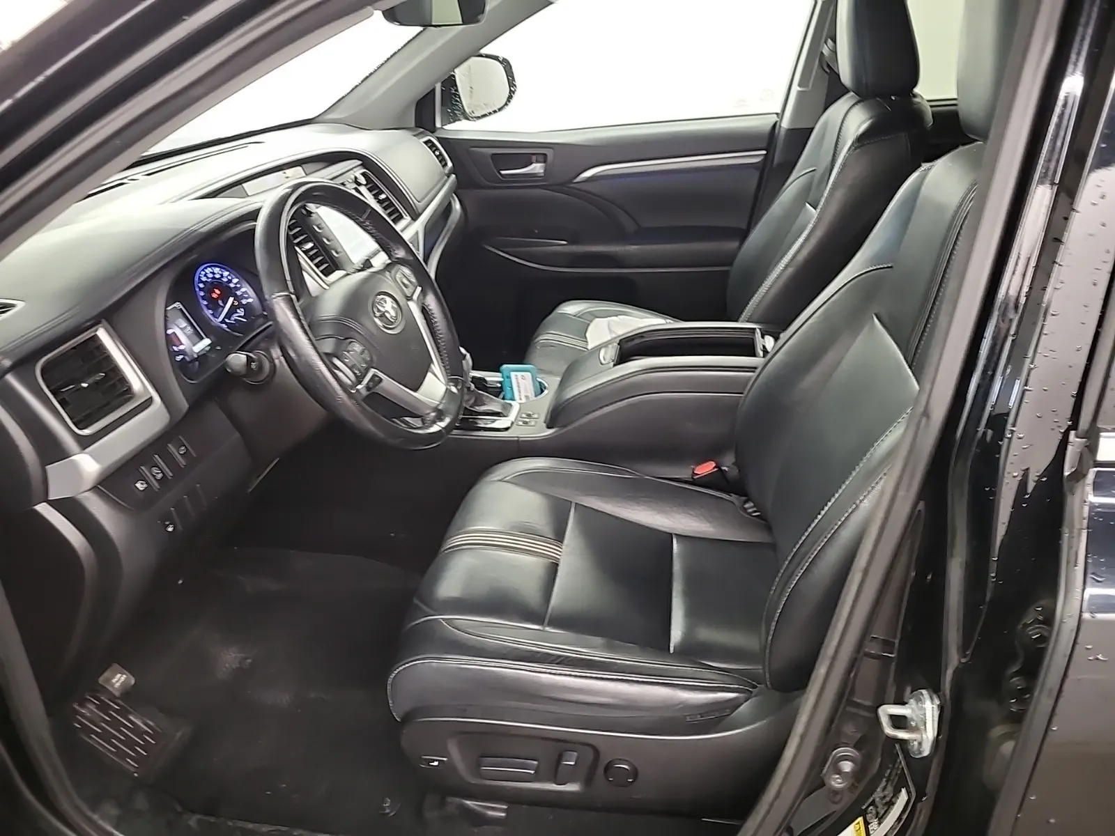 Front Interior Photo