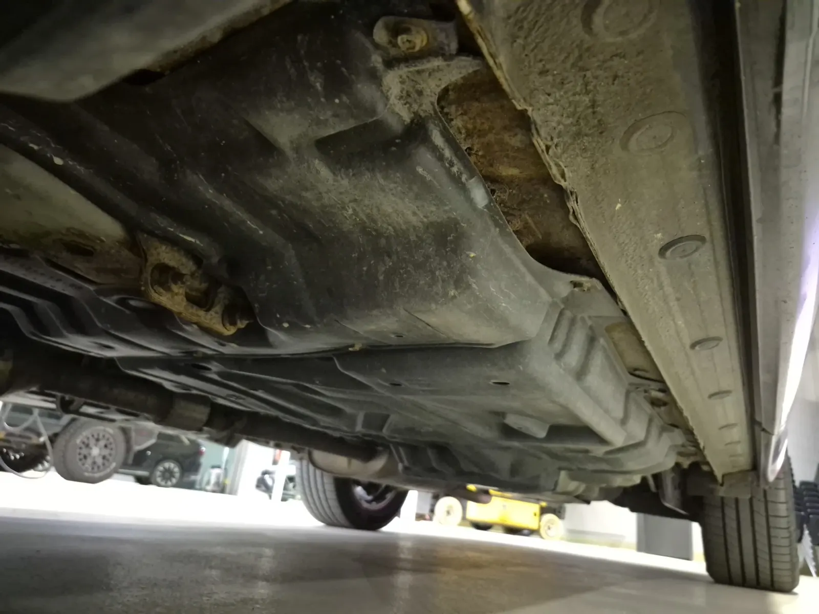 Undercarriage - Driver Photo