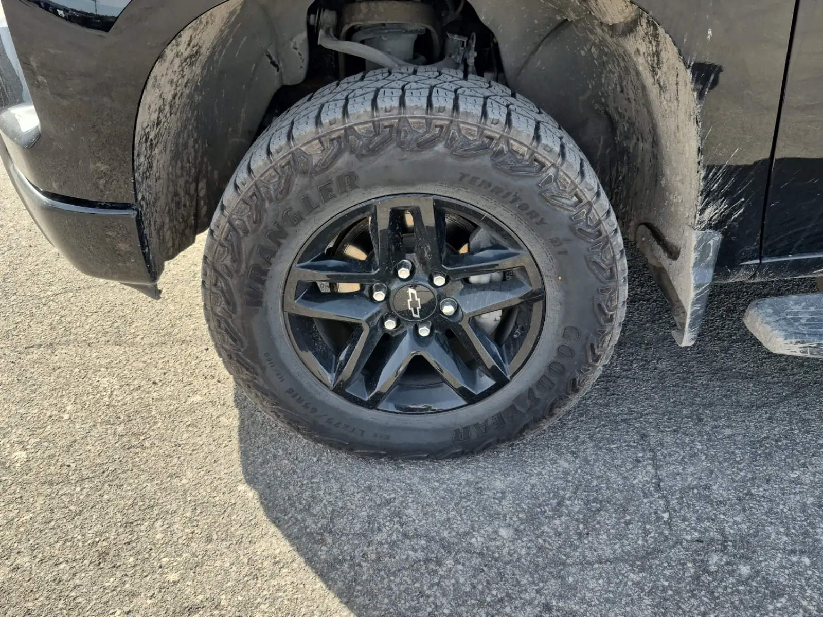 Front driver wheel/tire photo