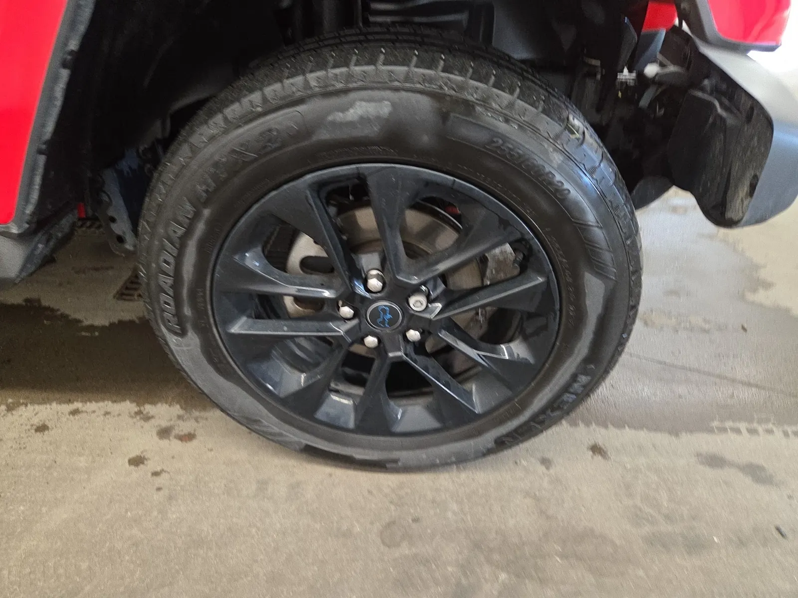Right Front Wheel/Tire Photo