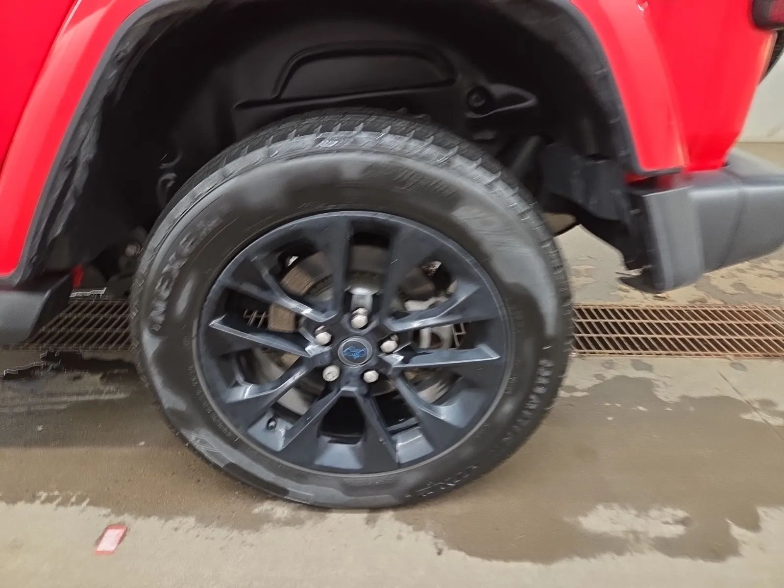 Left Rear Wheel/Tire Photo