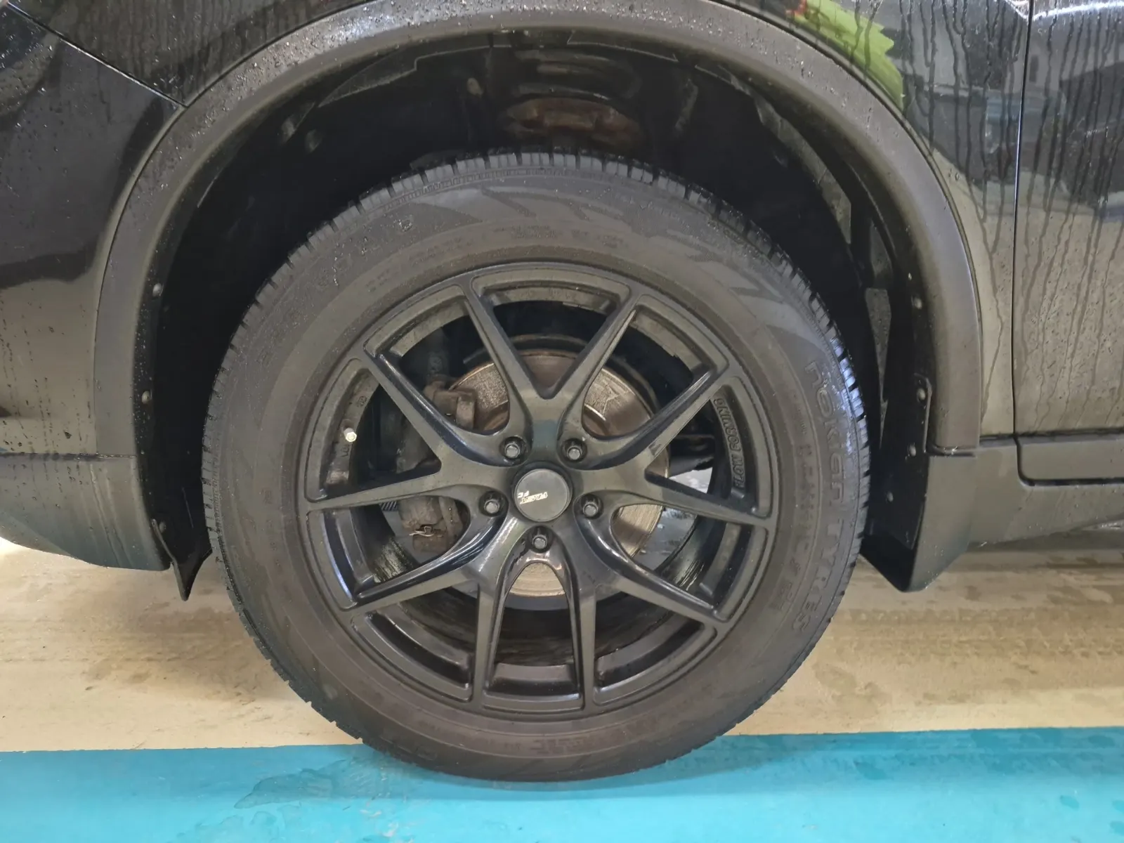 Front driver wheel/tire photo