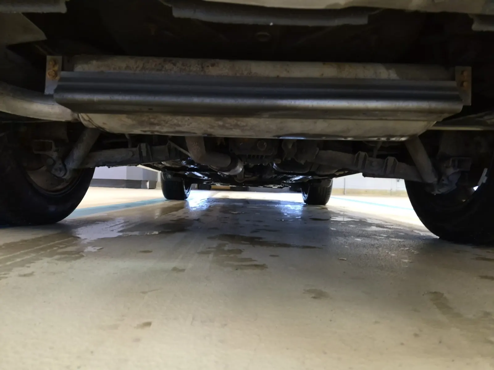 Undercarriage - Rear Photo