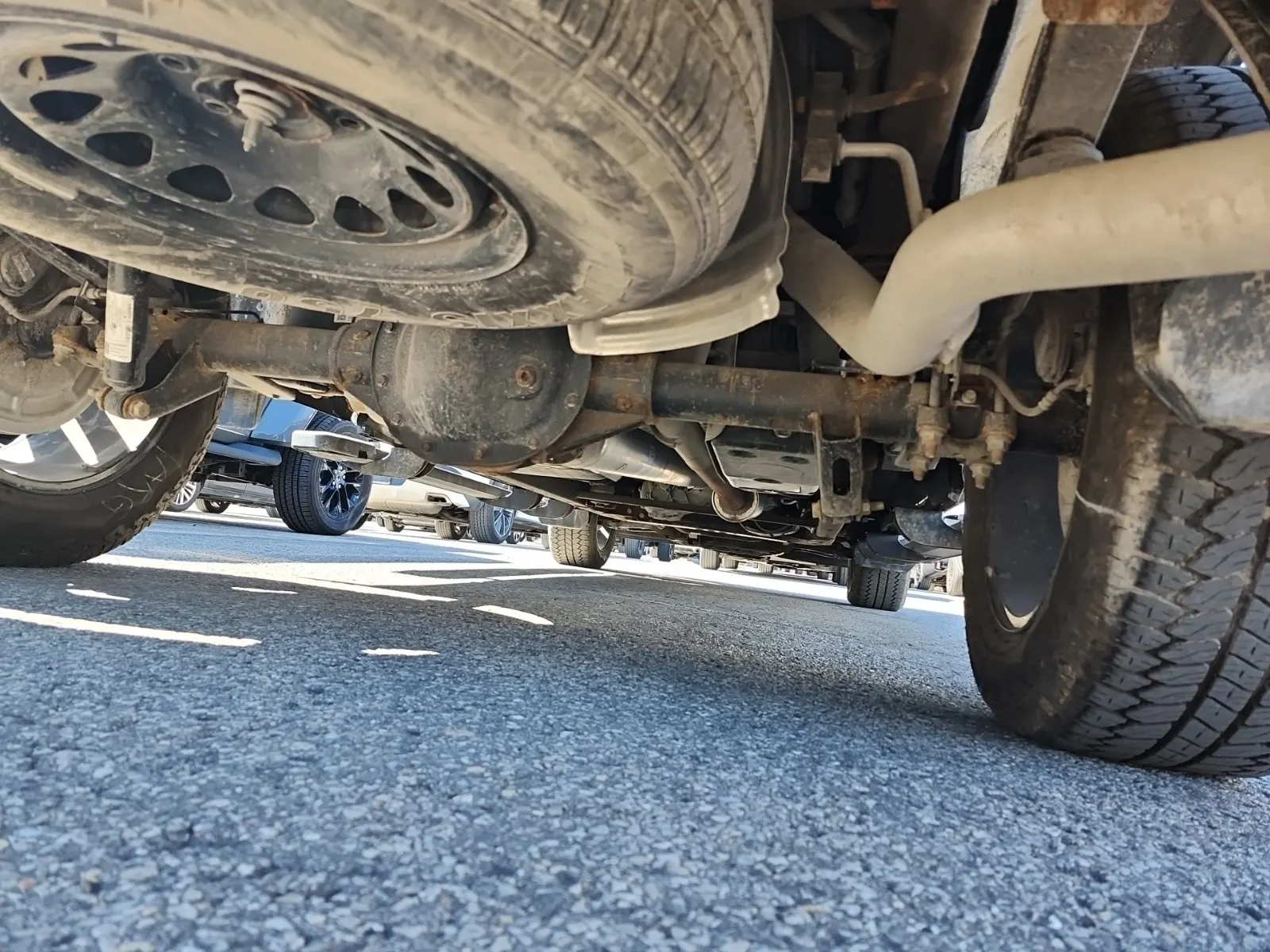 Undercarriage - Rear Photo