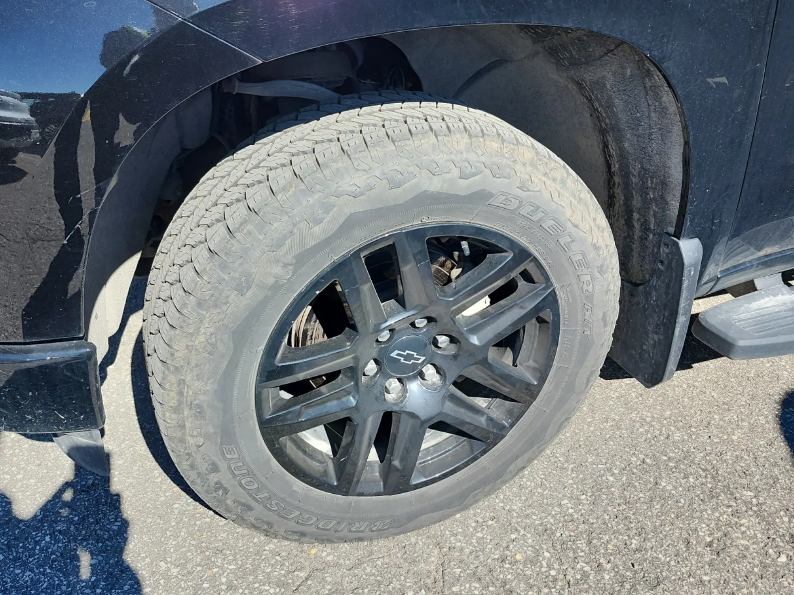 Front driver wheel/tire photo