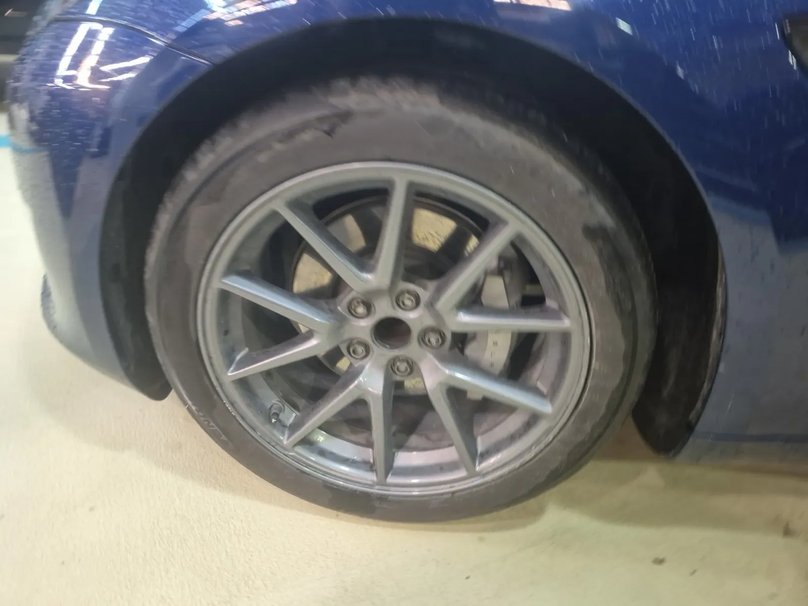 Front driver wheel/tire photo
