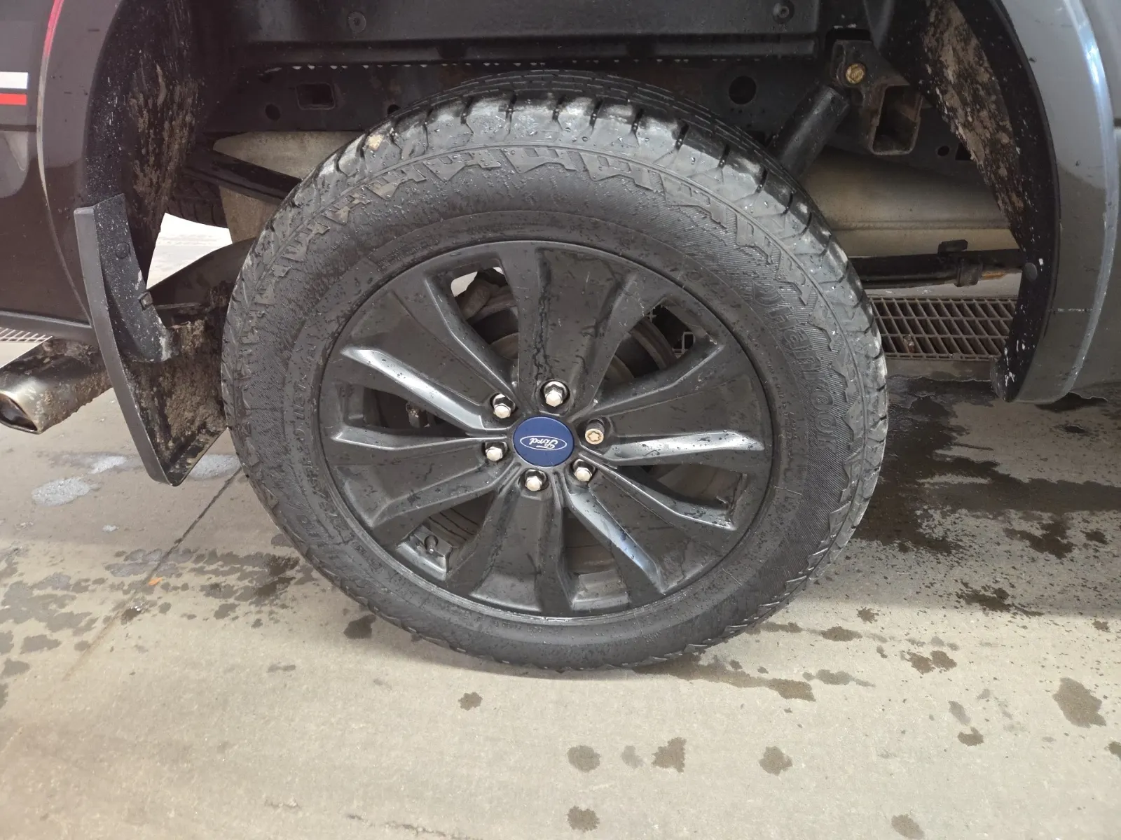 Right Rear Wheel/Tire Photo