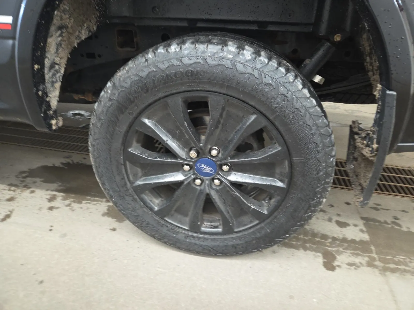 Left Rear Wheel/Tire Photo