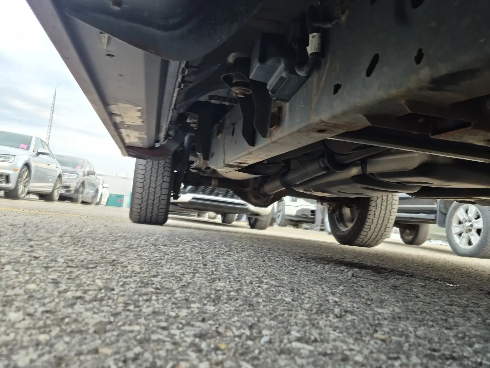 Undercarriage - Passenger Photo