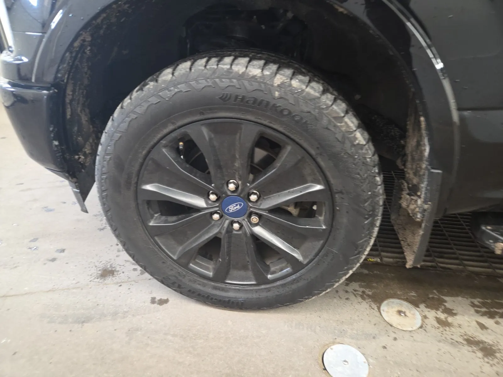 Front driver wheel/tire photo