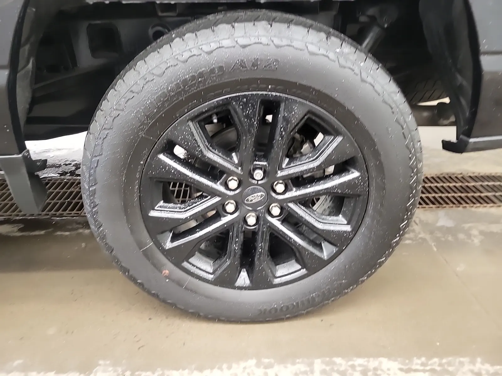 Left Rear Wheel/Tire Photo