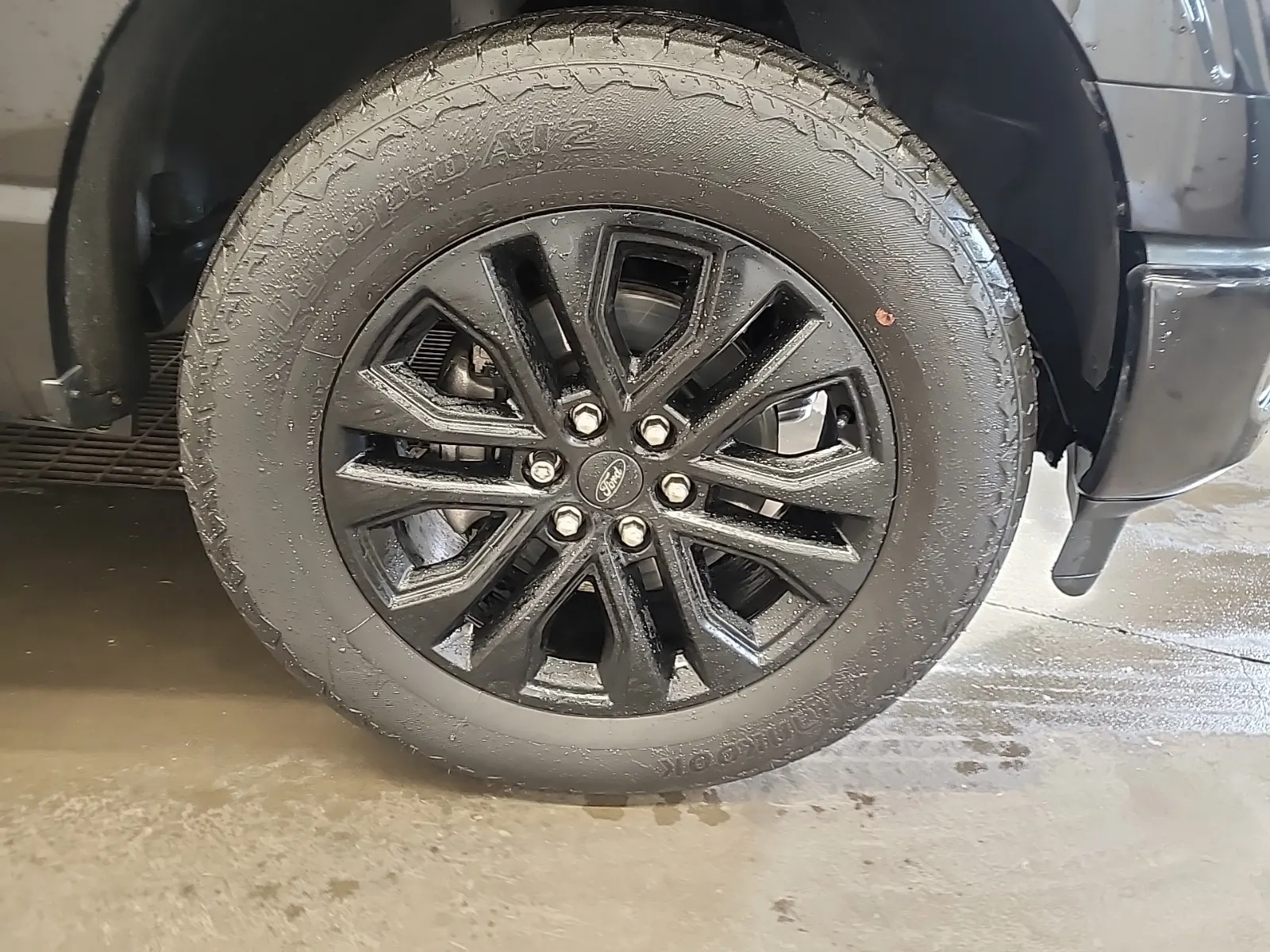 Right Front Wheel/Tire Photo