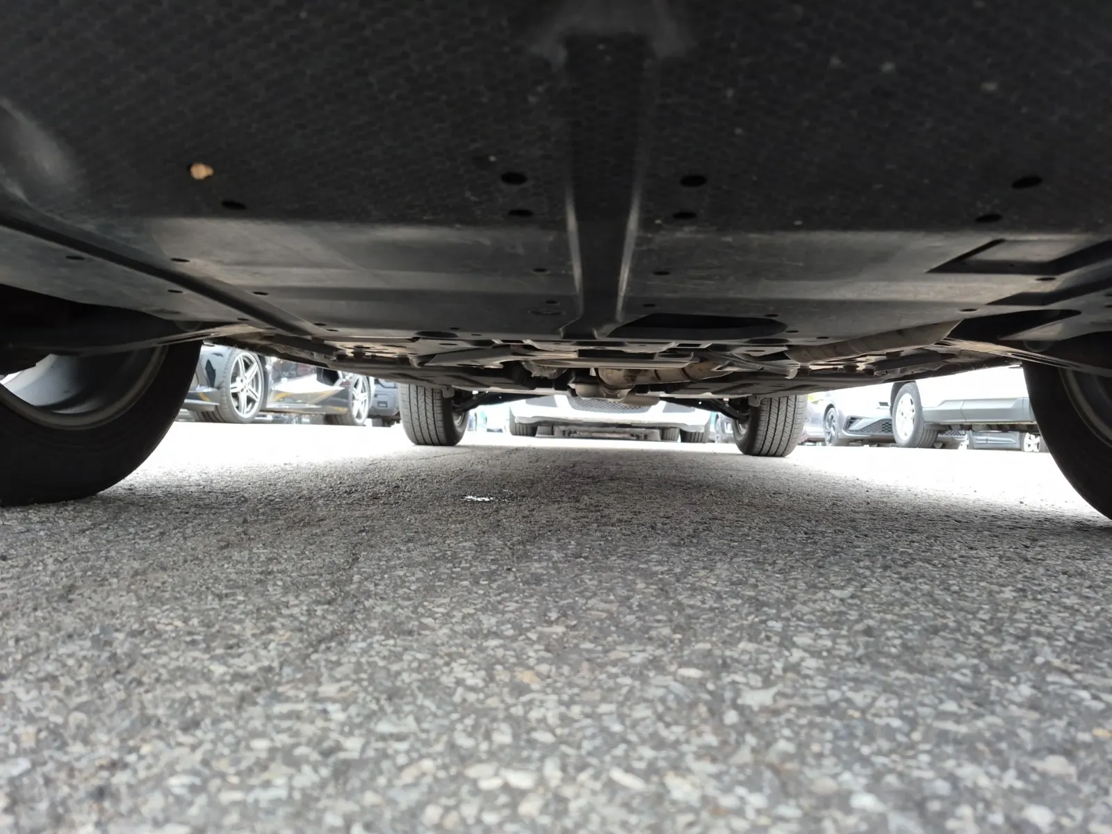 Undercarriage - Front Photo