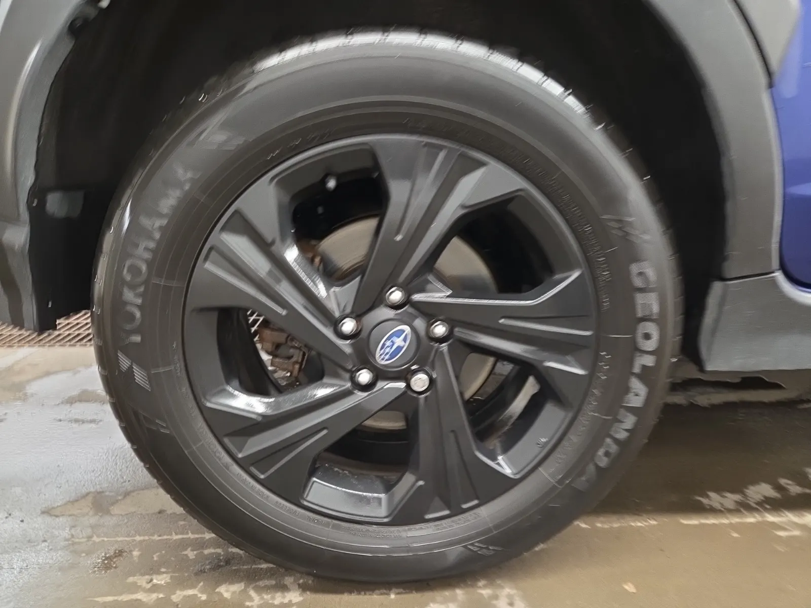 Right Rear Wheel/Tire Photo