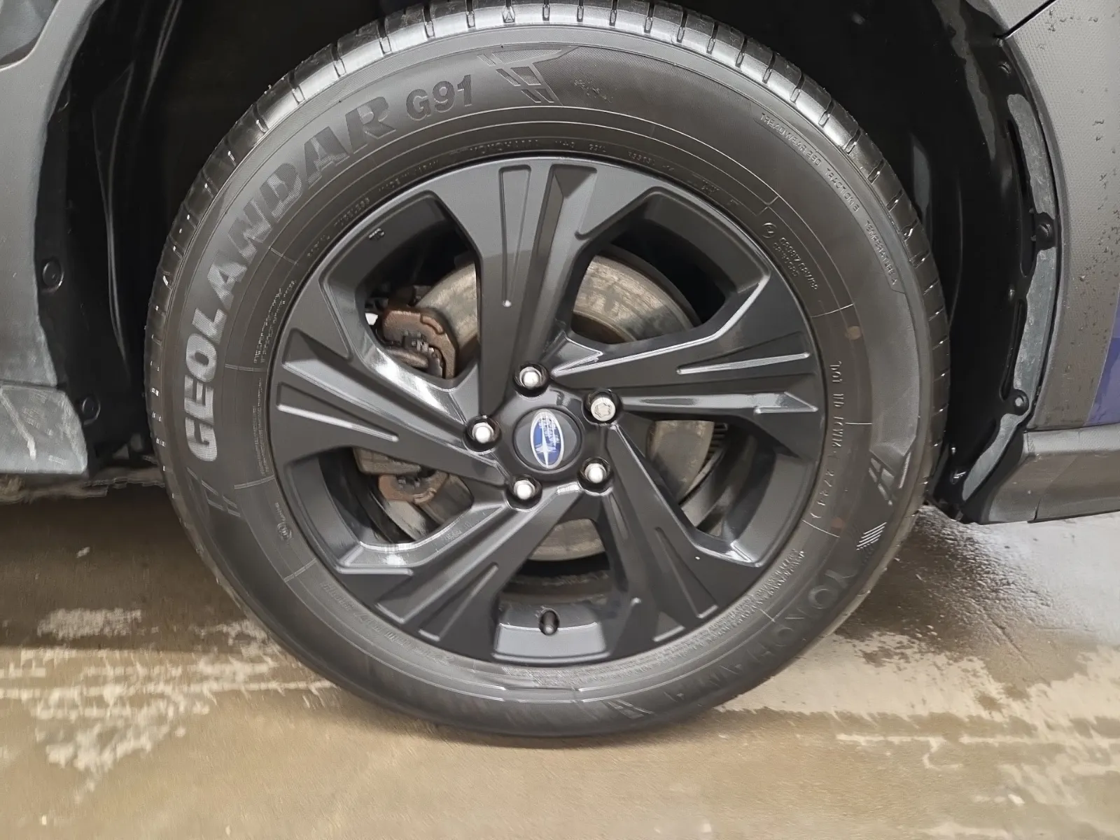 Right Front Wheel/Tire Photo