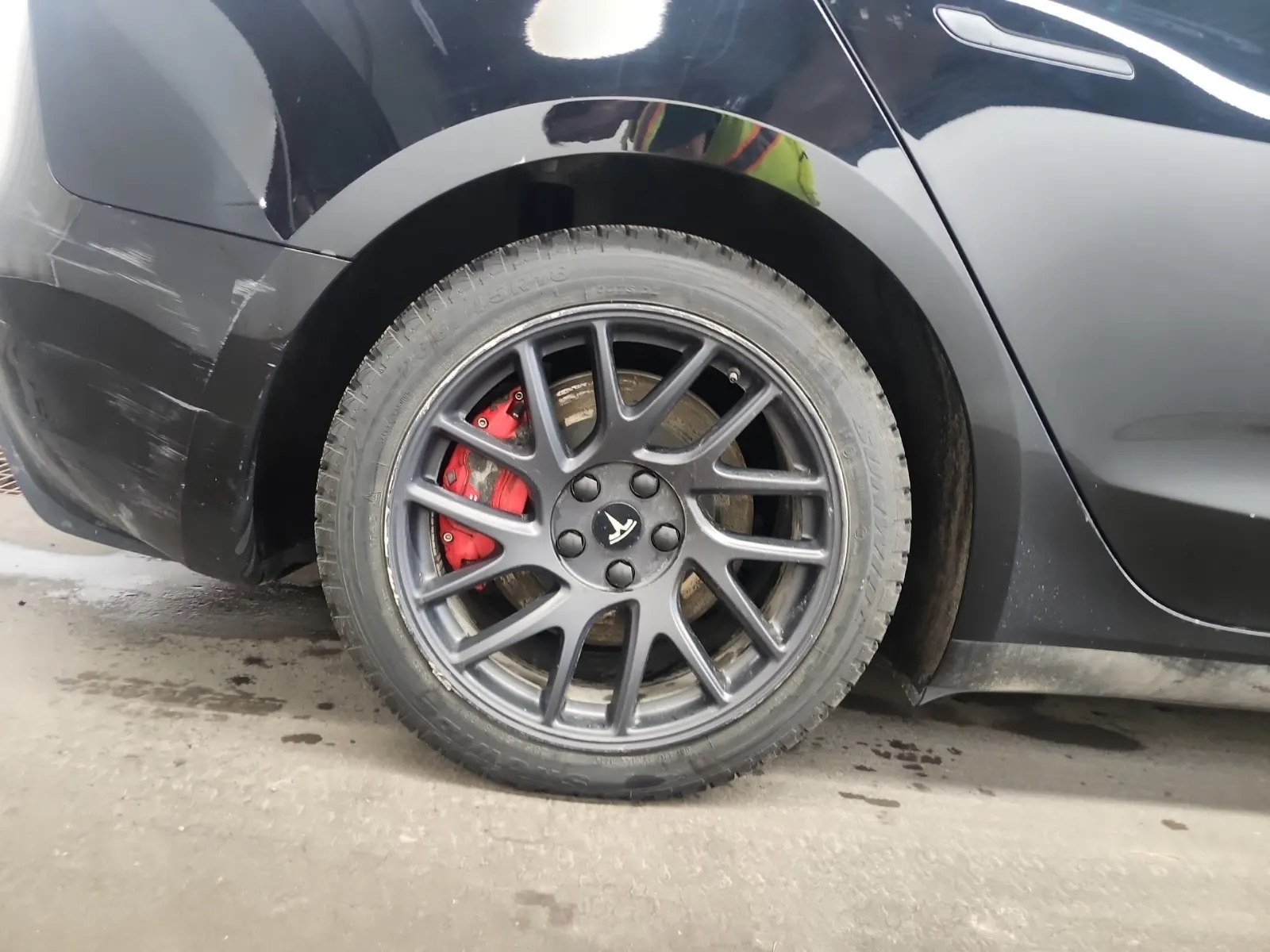 Right Rear Wheel/Tire Photo