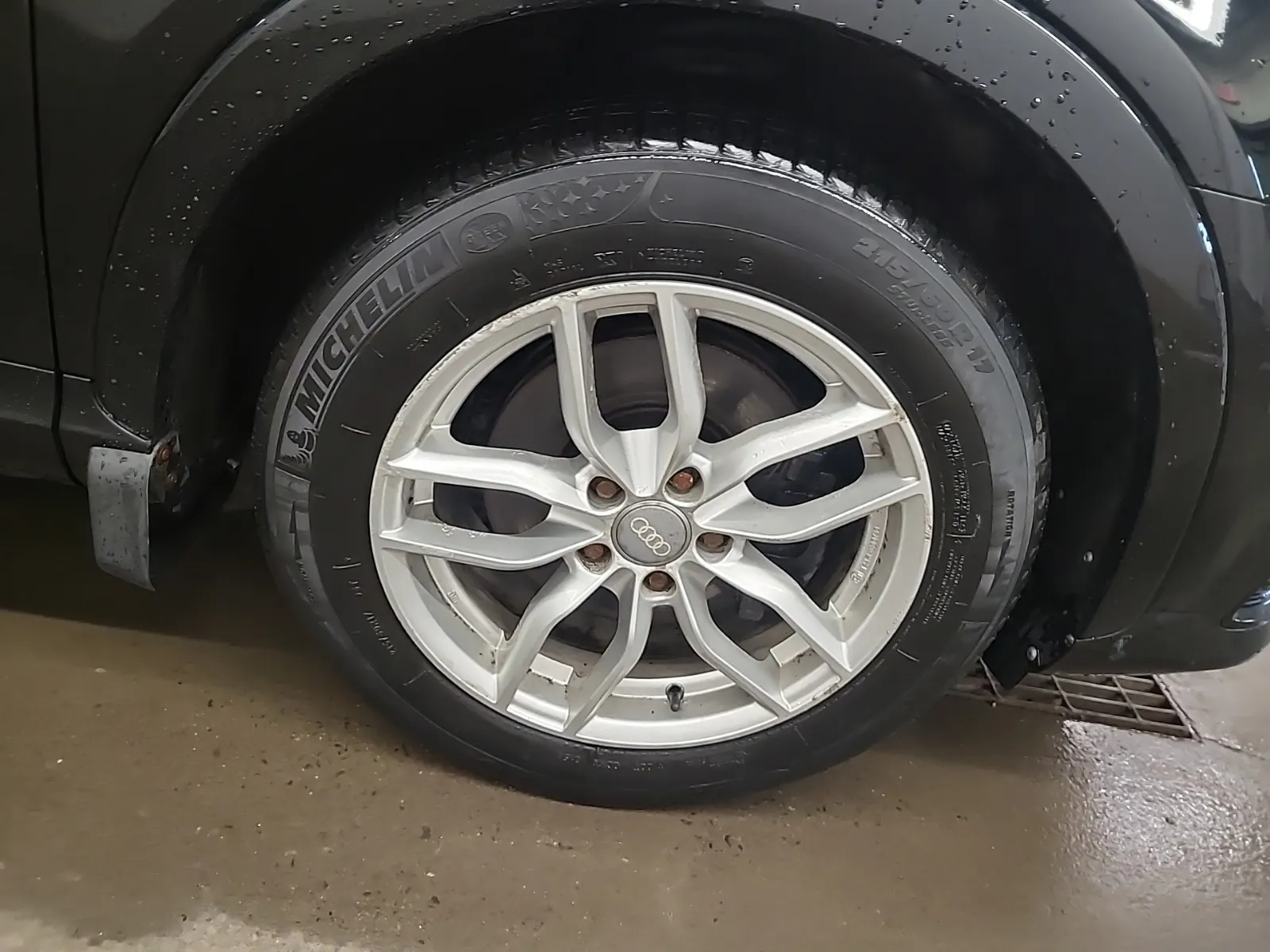 Right Front Wheel/Tire Photo